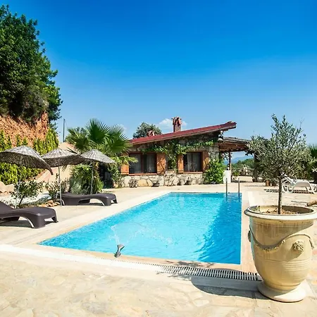 Sleeps 6 With Pool Air Con And Wifi *