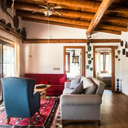 Sleeps 6 With Pool Air Con And Wifi *