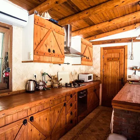 Sleeps 6 With Pool Air Con And Wifi Villa Kuyucak