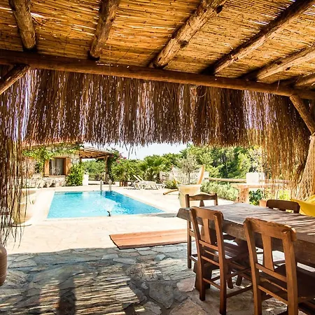 Sleeps 6 With Pool Air Con And Wifi Kuyucak