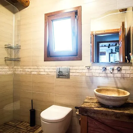 Villa Sleeps 6 With Pool Air Con And Wifi *