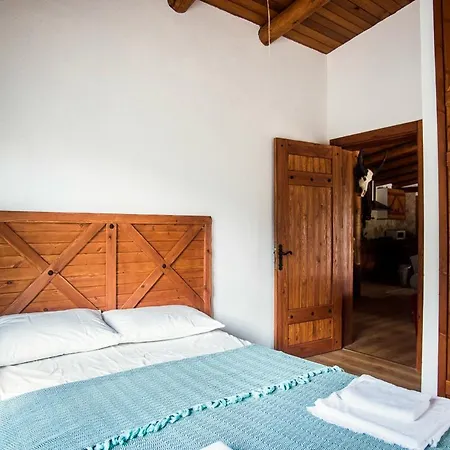 Sleeps 6 With Pool Air Con And Wifi *