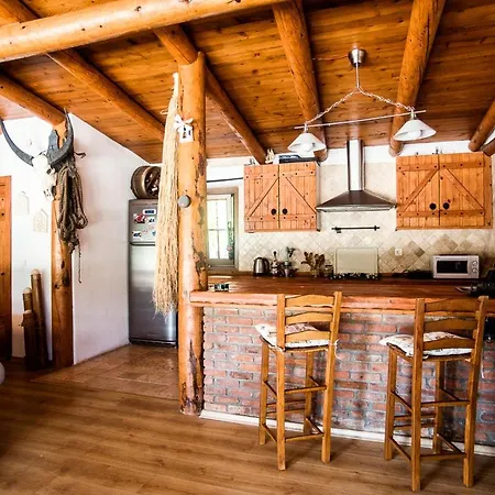 Villa Sleeps 6 With Pool Air Con And Wifi