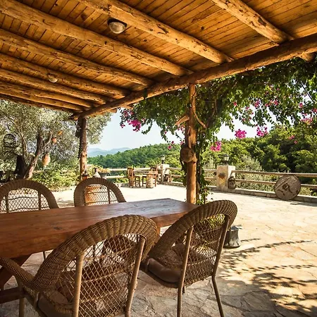 Sleeps 6 With Pool Air Con And Wifi *