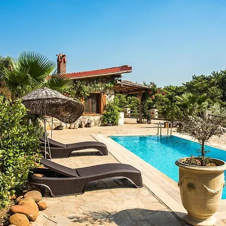 Sleeps 6 With Pool Air Con And Wifi *